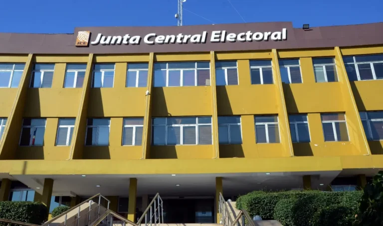 JCE prohíbe carpas en torno a recintos electorales